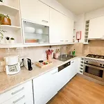 Stunning Luxury In Chiado 1br Lissabon