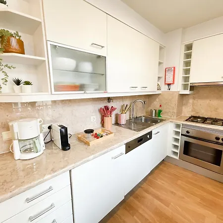 Stunning Luxury In Chiado 1br 리스본