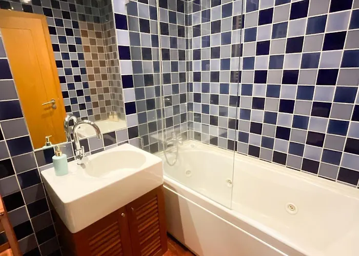 아파트 Stunning Luxury In Chiado 1br *
