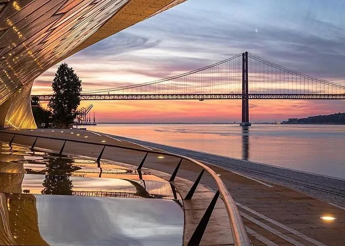 아파트 Stunning Luxury In Chiado 1br *