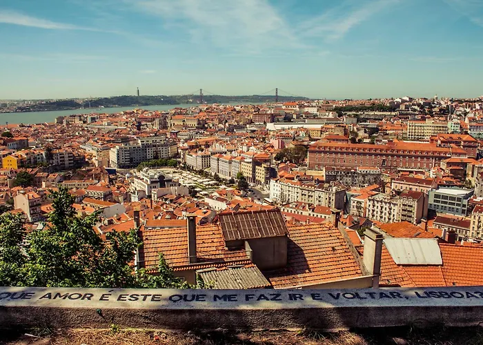 Stunning Luxury In Chiado 1br 아파트 리스본