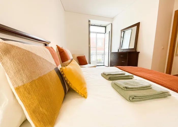 아파트 Stunning Luxury In Chiado 1br
